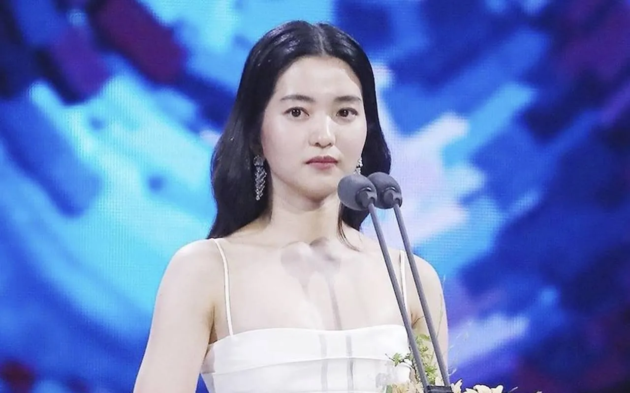 Không phải IU hay Kim Hye Yoon, đây mới chính là chủ nhân giải Nữ diễn viên chính xuất sắc nhất tại Baeksang lần thứ 61