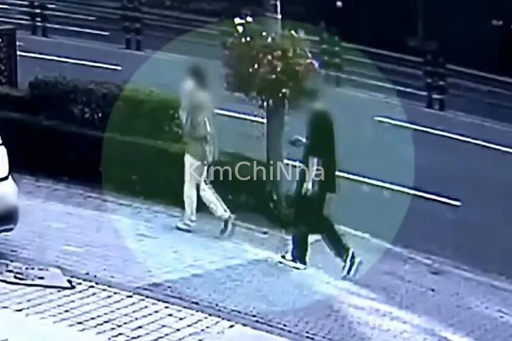 Sốc giữa phố Seoul: Người phụ nữ bị đạp ngã vô cớ – Kẻ tấn công khai "đi ngang thấy bực mình"!