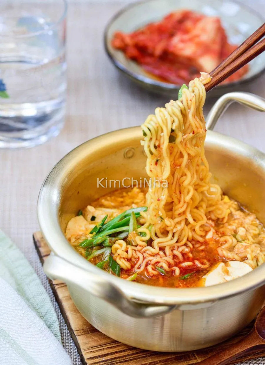 MÌ GÓI HÀN QUỐC TỪ MÓN ĂN SINH VIÊN ĐẾN BIỂU TƯỢNG TOÀN CẦU CỦA K-FOOD