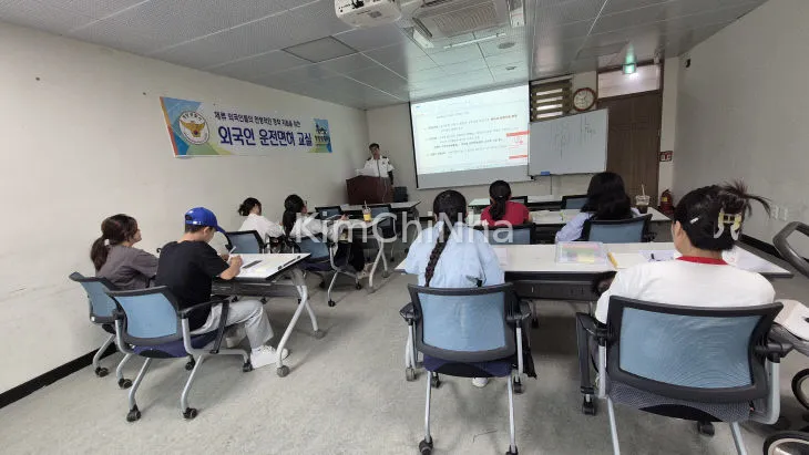 Cheongyang: Trung tâm Gia đình hỗ trợ phụ nữ di trú và lao động nước ngoài thi đỗ lý thuyết bằng lái xe