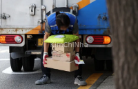 Cư dân chung cư ở Suncheon bị tố thu “phí vào cửa” 5.000 won mỗi tháng của tài xế giao hàng