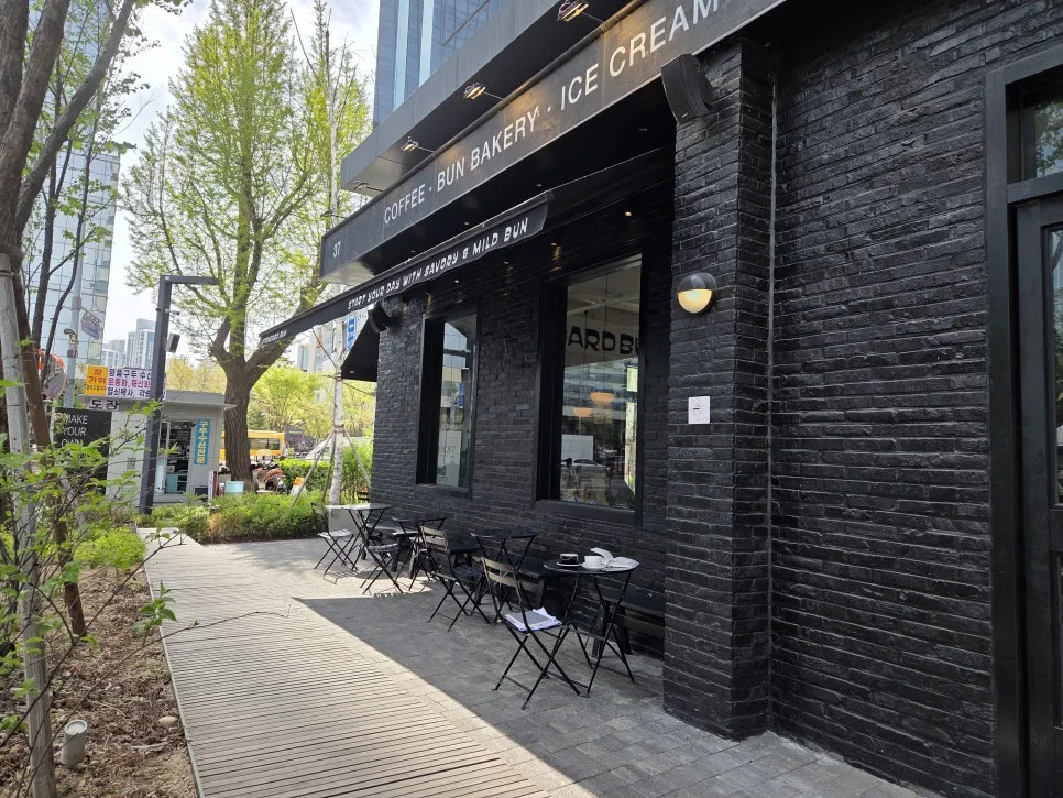 Quán cà phê hot tại Yongsan: Review Standard Bun và những món nhất định phải thử