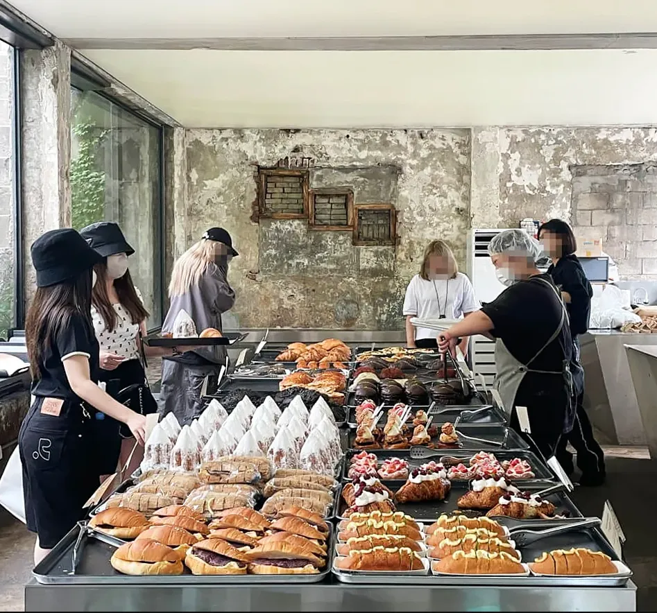 Cafe Onion Seongsu: Quán Cà Phê Biểu Tượng Của Seongsu Với Vibe Công Nghiệp Ấm Áp