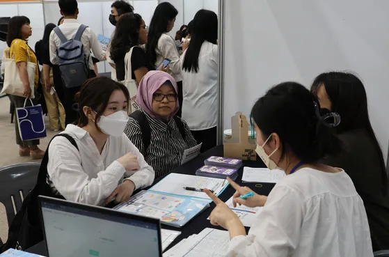 Việt Nam dẫn đầu làn sóng du học Hàn, chiếm gần 38% tổng số sinh viên quốc tế