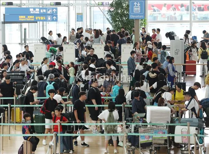 2.000 nhân viên tại 15 sân bay Hàn Quốc đình công, hơn 2,4 triệu hành khách bị ảnh hưởng trong kỳ nghỉ 11 ngày